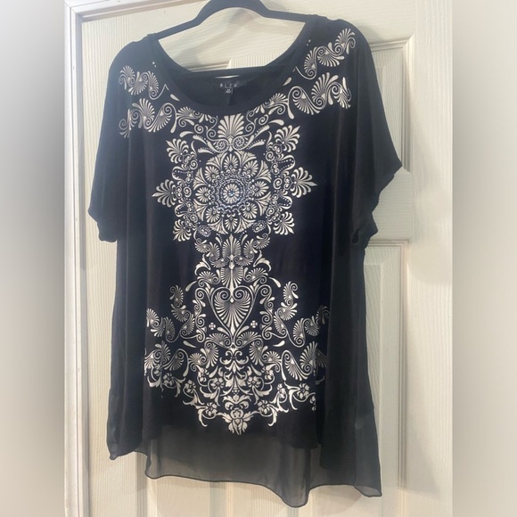 B.L.E.U. Cap Sleeve Hi Low Embroidered Embellished Black White Top Plus Size 1X - Picture 2 of 7